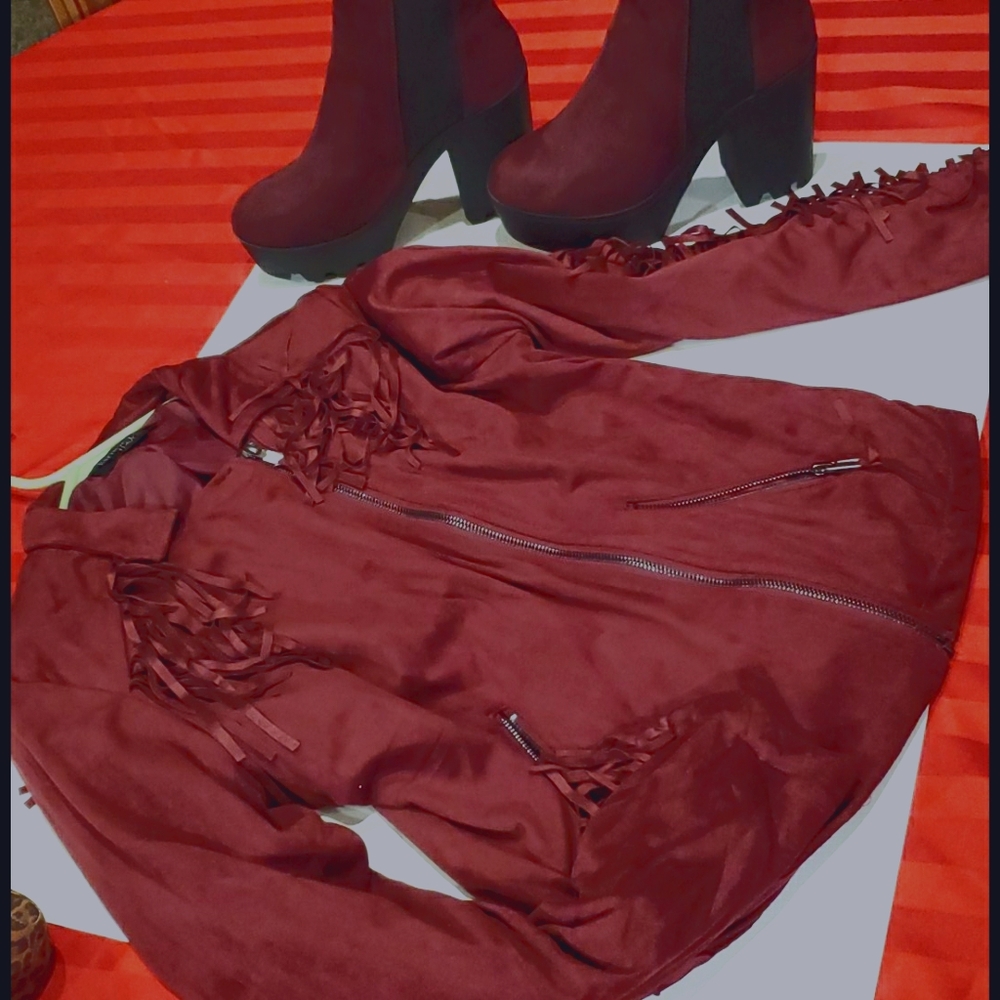 Woman's maroon tussle jacket